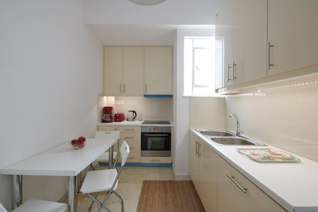 Apartment In The Heart Of The City Athen Exterior foto